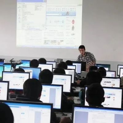 (2+1)计算机运用与维修,电子商务专业区别,就业前景